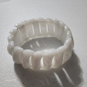 Avon White Stretch Bracelet